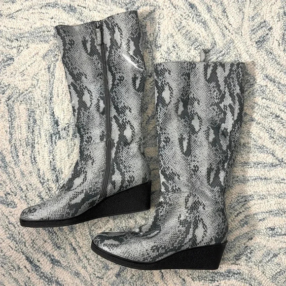 Aerosoles Brenna snake skin boots 8.5 - Picture 1 of 6